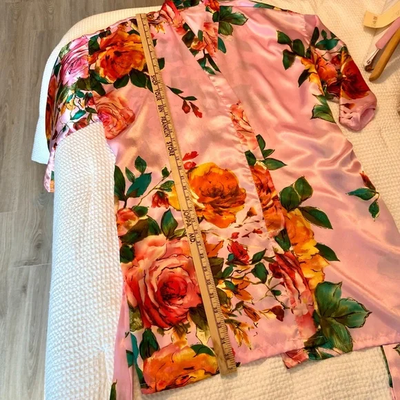 Floral Roses Pink Kimono Robe with Belt size Small - Picture 5 of 5